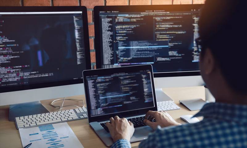 数据科学选型:R与Python如何赋能库尔勒市网站建设?
